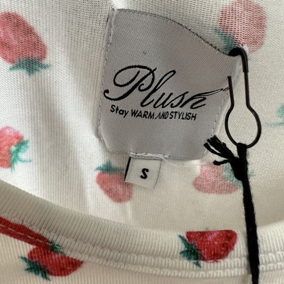 NWT REVOLVE Plush Strawberry Print Pajama Set White Women's Size Small - Picture 7 of 8